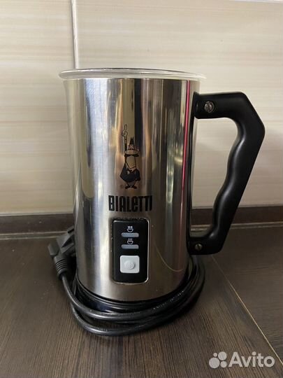 Капучинатор Bialetti. Вспениватель молока