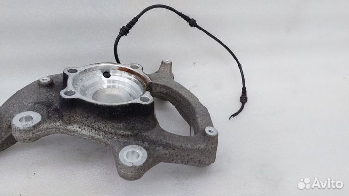 Кулак поворотный передний правый Mercedes-Benz