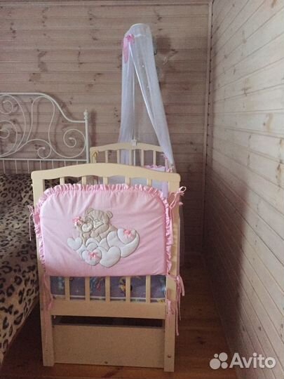 Детская кроватка