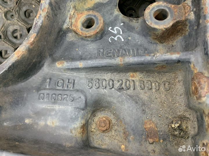 5600201639 Кронштейн торсиона кабины правый