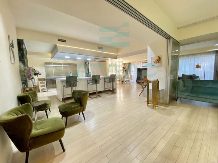 Дом 722 м² на участке 8 сот.