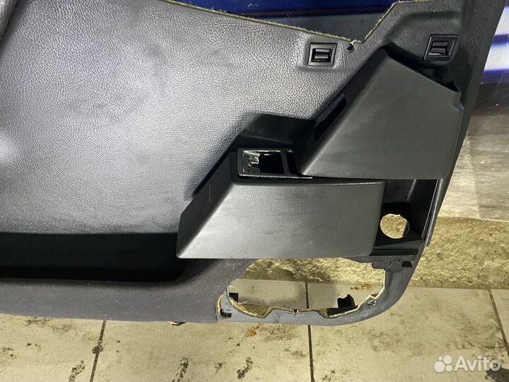 Обшивка левой задней двери Mercedes W220