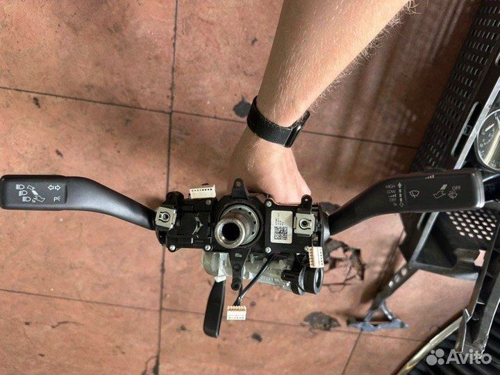 Блок подрулевых переключателей Skoda Octavia A5