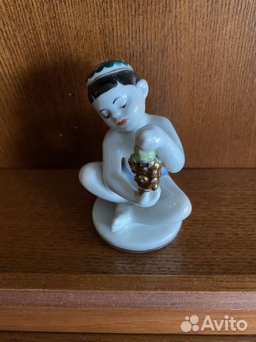 Статуэтка «Узбек с виноградом» лфз