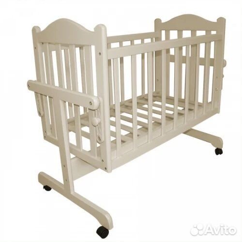 Кровать-колыбель с маятником