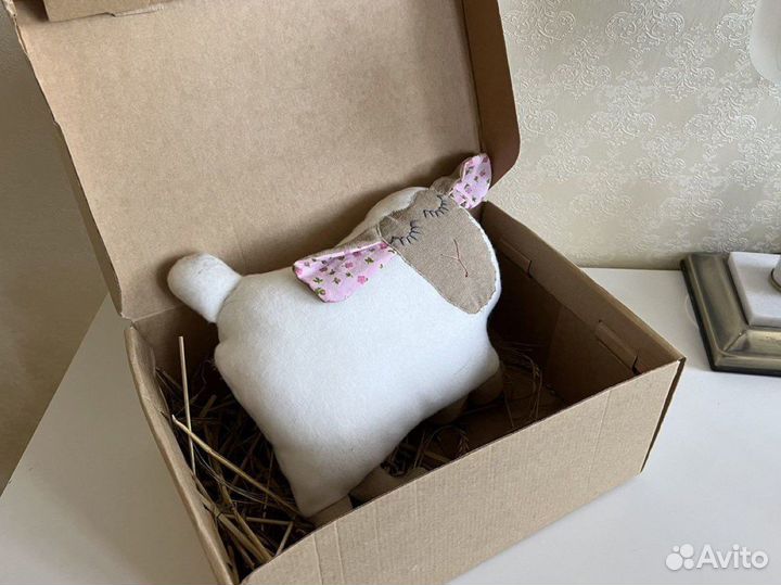 Игрушка ручной работы овечка