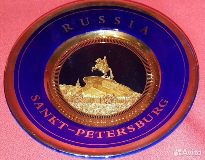 Декоративные тарелки и подносы