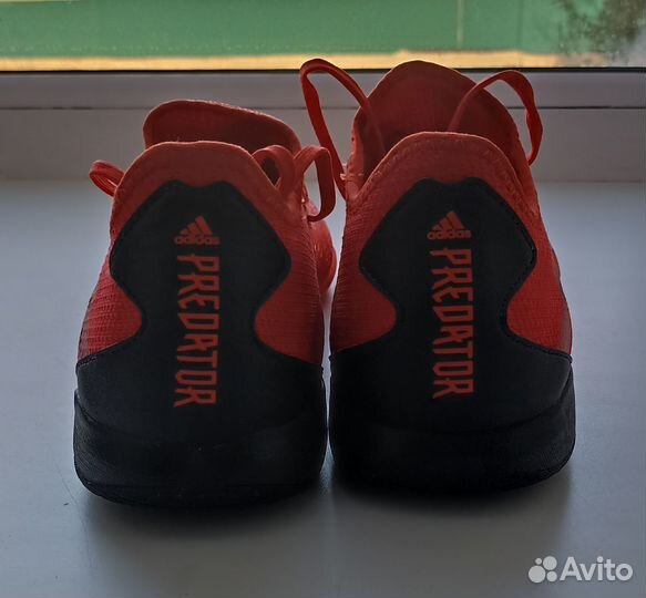 Футбольные бутсы adidas