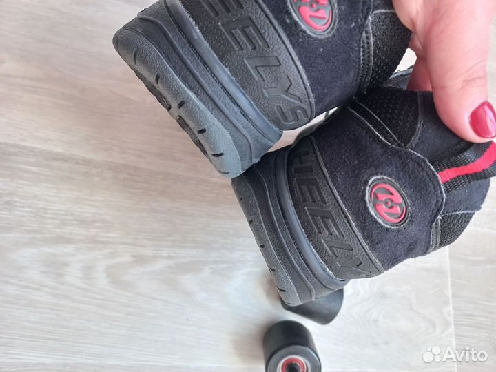 Кроссовки с роликами размер 40,стелька 26см