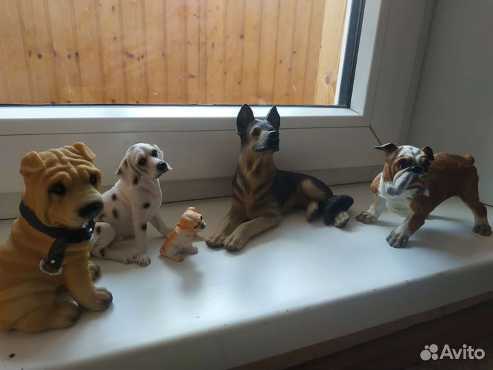Серия статуэток собак из полистоуна