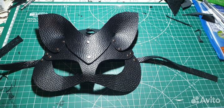 Маска из натуральной кожи