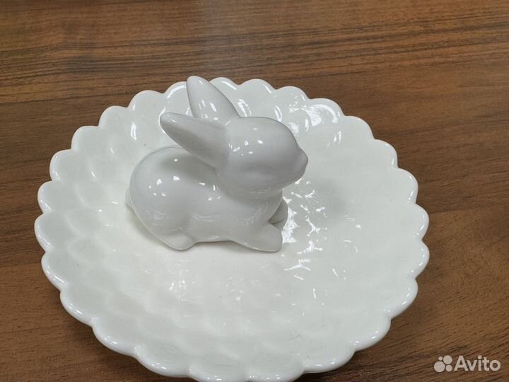 Блюдце с зайцем