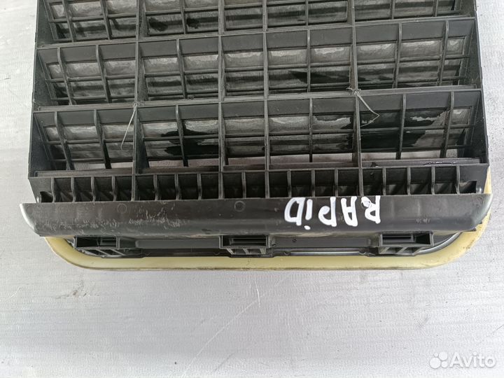 Решетка вентиляционная Skoda Rapid