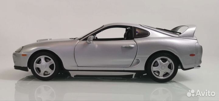 Масштабная модель Toyota Supra 1994 Kyosho 1/18