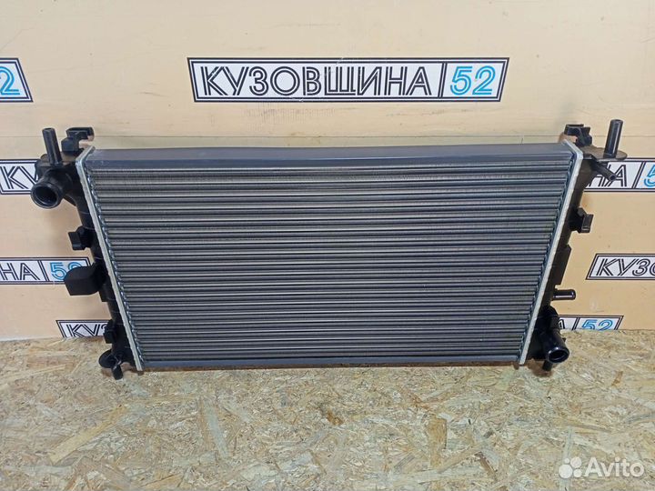 Радиатор охлаждения Ford Focus 1 (98-04) MT + A/C