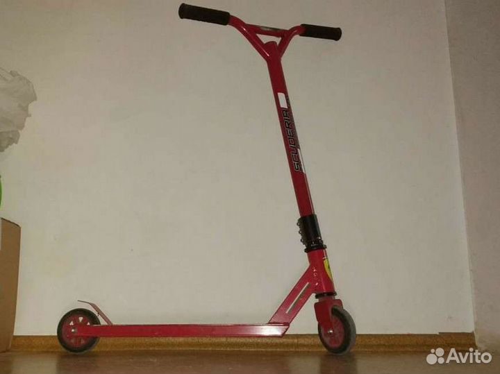 Самокат трюковой Ferrari