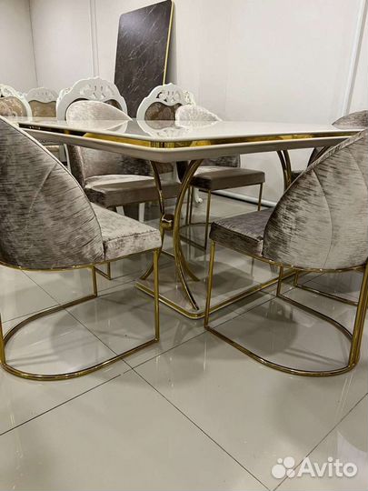 Кухонный стол и стулья