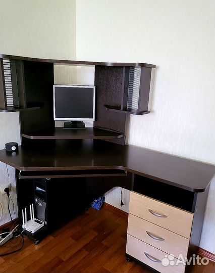 Компьютерный стол