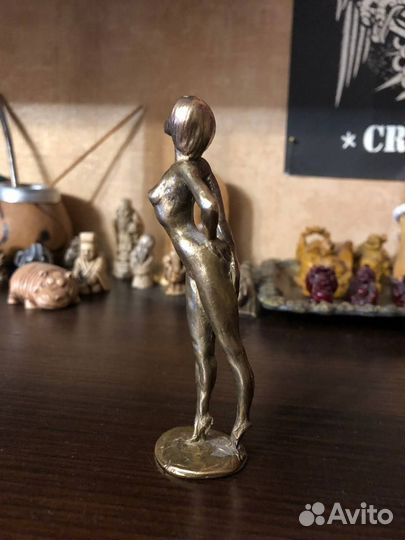 Статуэтка бронзовая стройная девушка