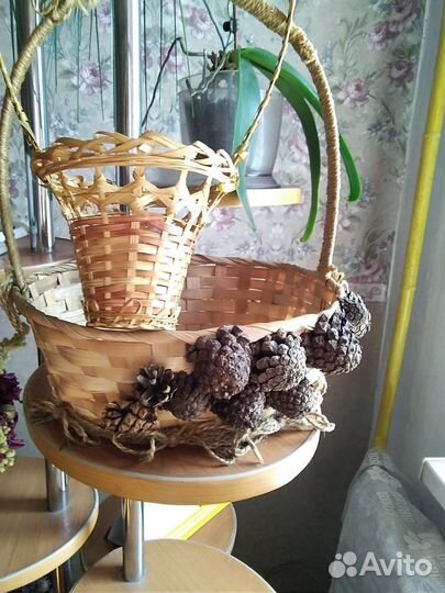 Корзина плетеная и тыква