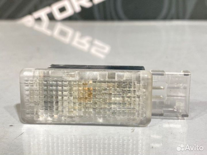 Плафон салона Volkswagen Touareg 7L AXQ/4 2006