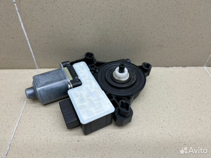 Моторчик стеклоподъемника задний правый Audi A3 8V