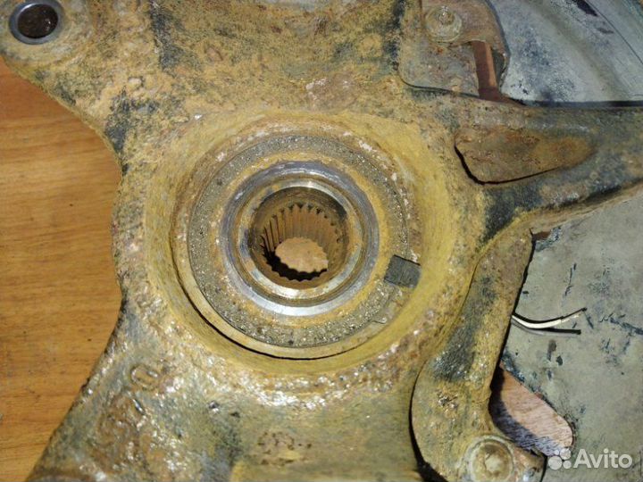 Кулак поворотный передний левый Renault Fluence