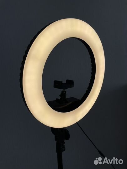 Штатив для кольцевой лампы