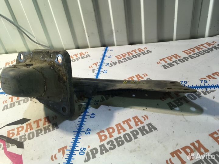 Фольксваген Гольф Рычаг задний правый верхний