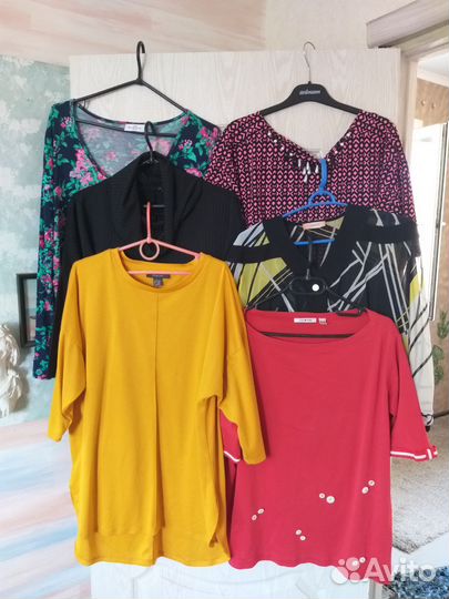 Много женских вещей большого размера