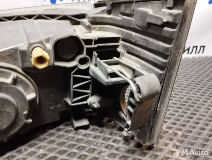 Фара противотуманная правая Volvo FH4 82140744