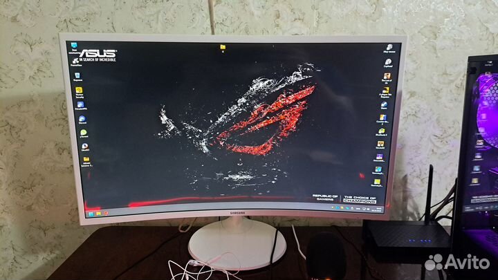 Монитор Samsung 31.5
