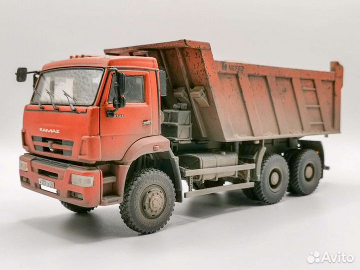 Коллекционная модель самосвала камаз-6522