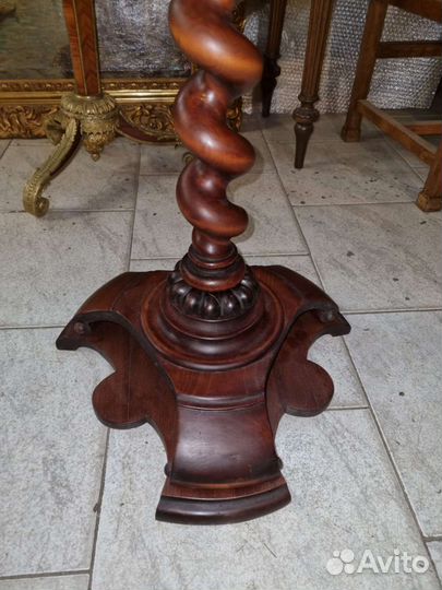 Столик коллекционный, 