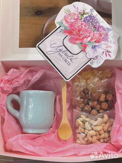 Подарочный набор из орехов и сухофруктов