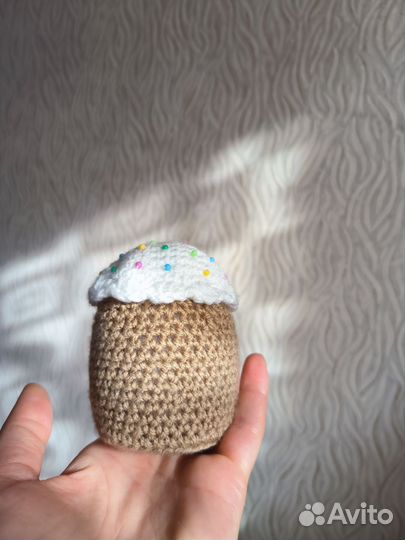 Игрушка вязаный кулич