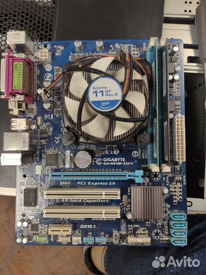 Материнская плата с процессором и памятью