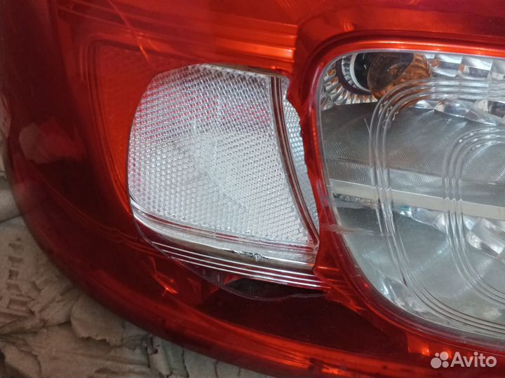 Задний левый стоп сигнал