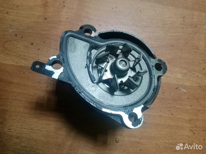 Водяной насос помпа Nissan Note hr16de