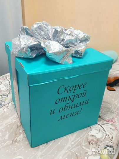 Коробка подарочная 60х70 в оттенке тиффани и шары