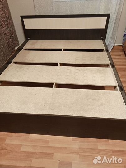 Кровать