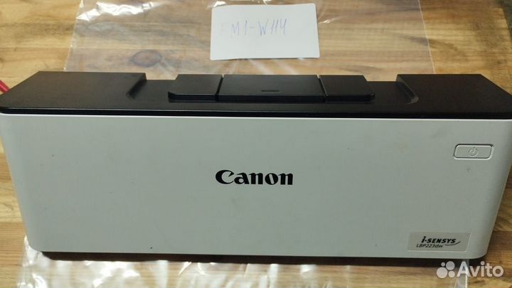 FM1-W114-000 Крышка доступа к картриджу