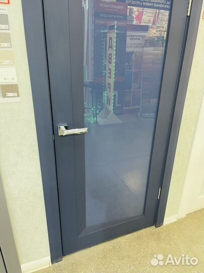 Дверь новая стеклянная