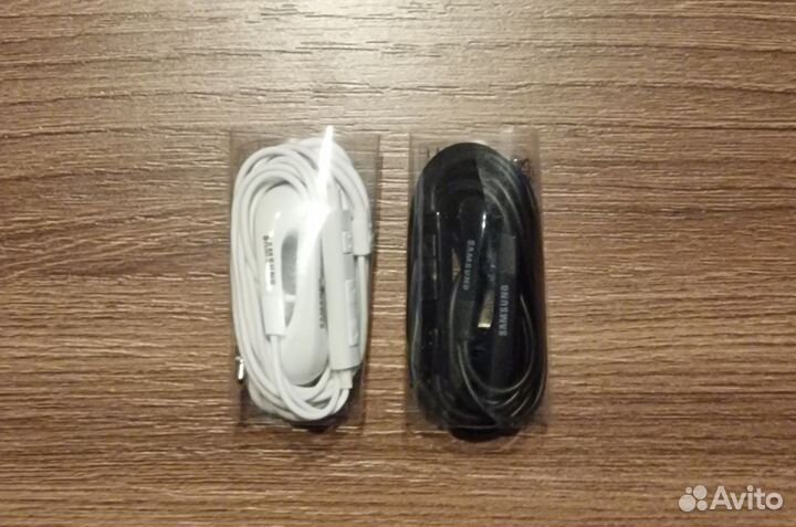 Проводные наушники новые