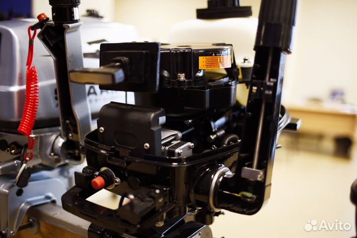 Лодочный мотор Gladiator G 5 FHS