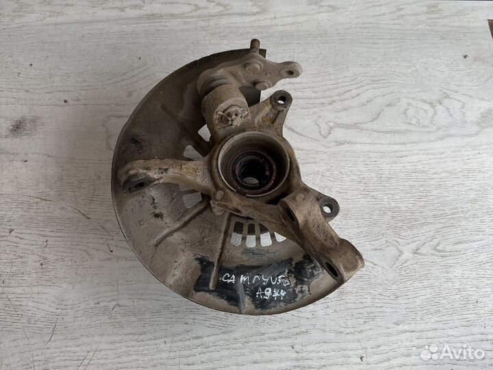 Toyota Camry v50 Цапфа передняя правая