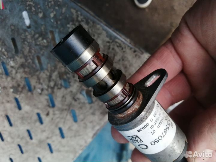 Клапан регулятора фаз Opel Astra H Zafira Meriva