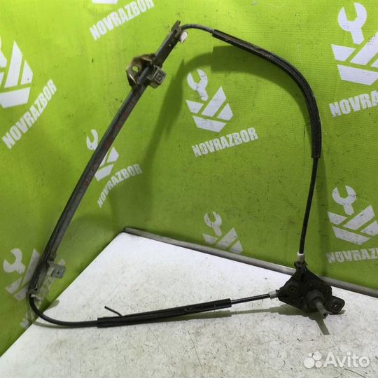 Стеклоподъемник механ. передний правый Фольксваг