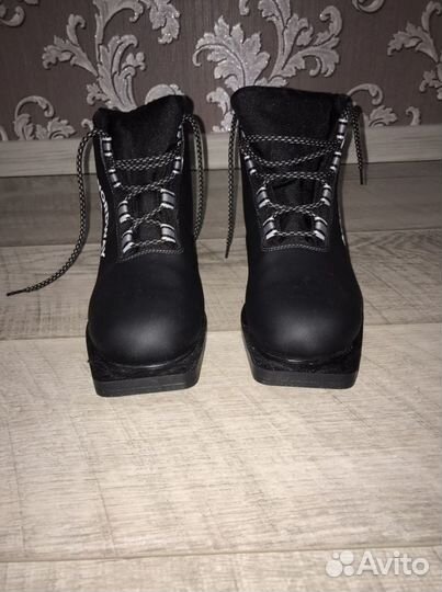 Лыжные ботинки