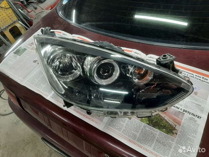 Фара правая mazda demio 2007